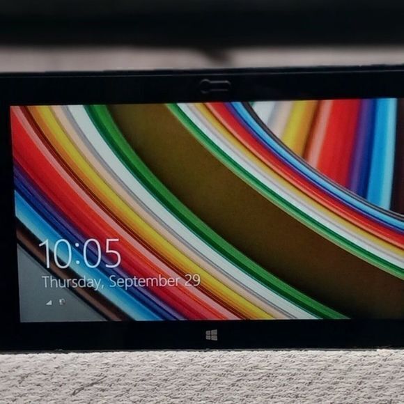Microsoft RT 8.1 Windows Tablet (64GB) - Picture 1 of 5